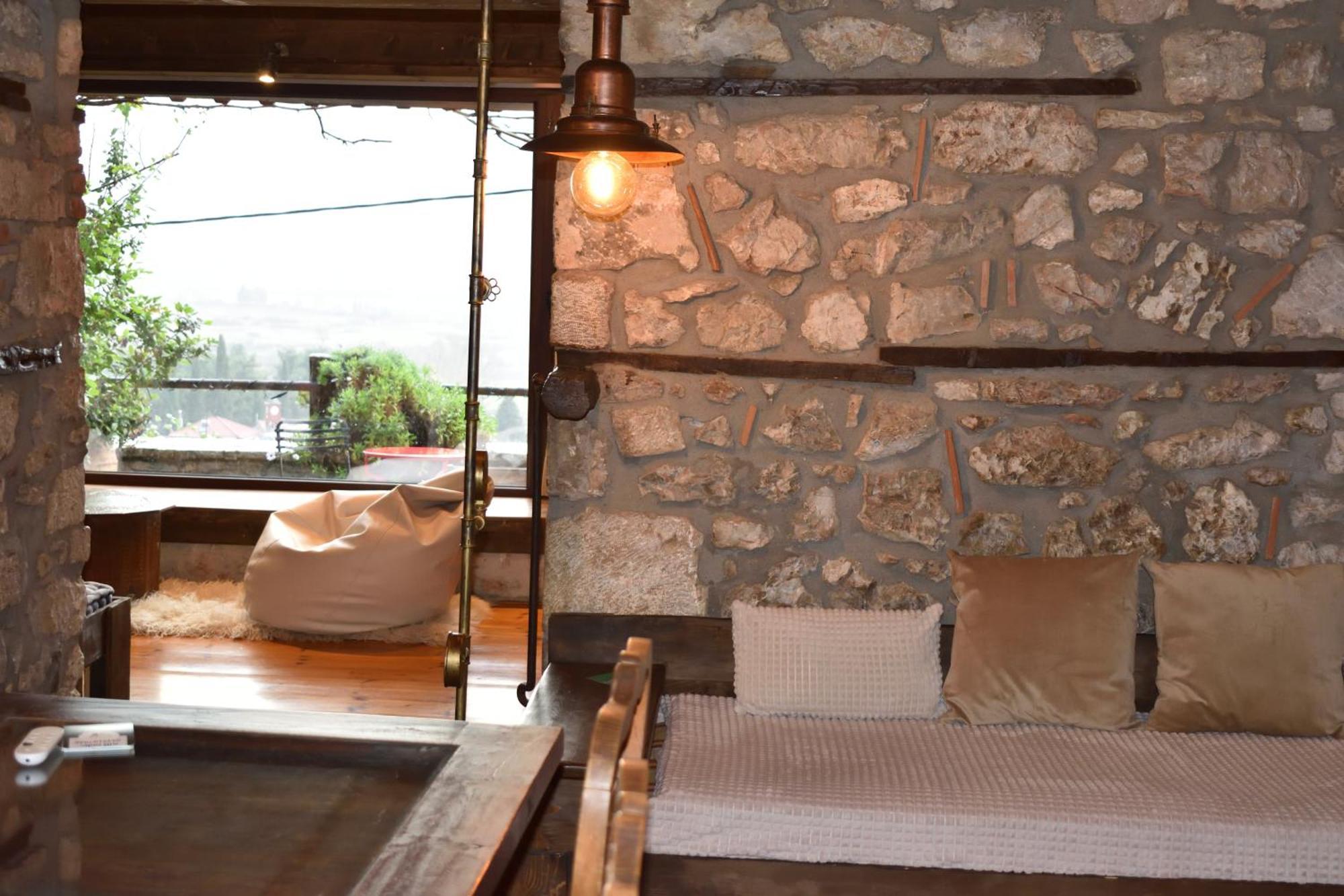 Μικρή Πέτρινη Μεζονέτα 2 Villa Lilaia Exterior photo